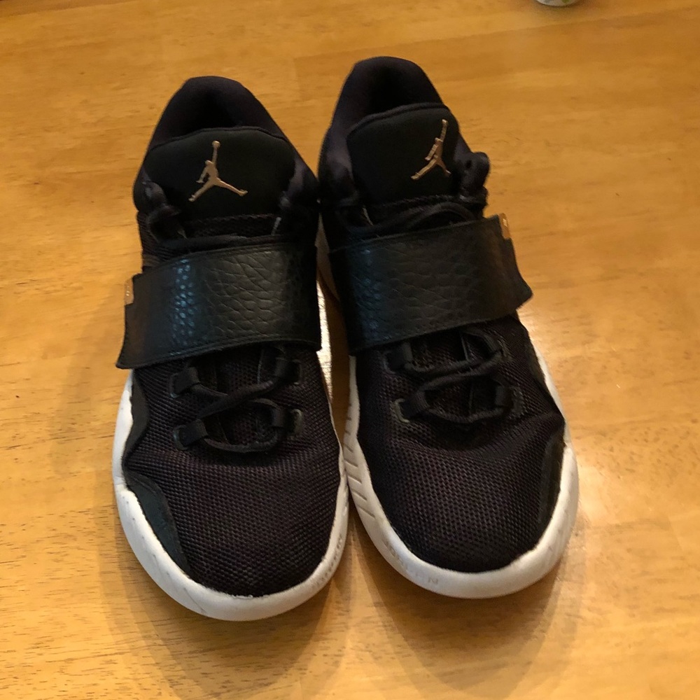 Jordan mid black and gold